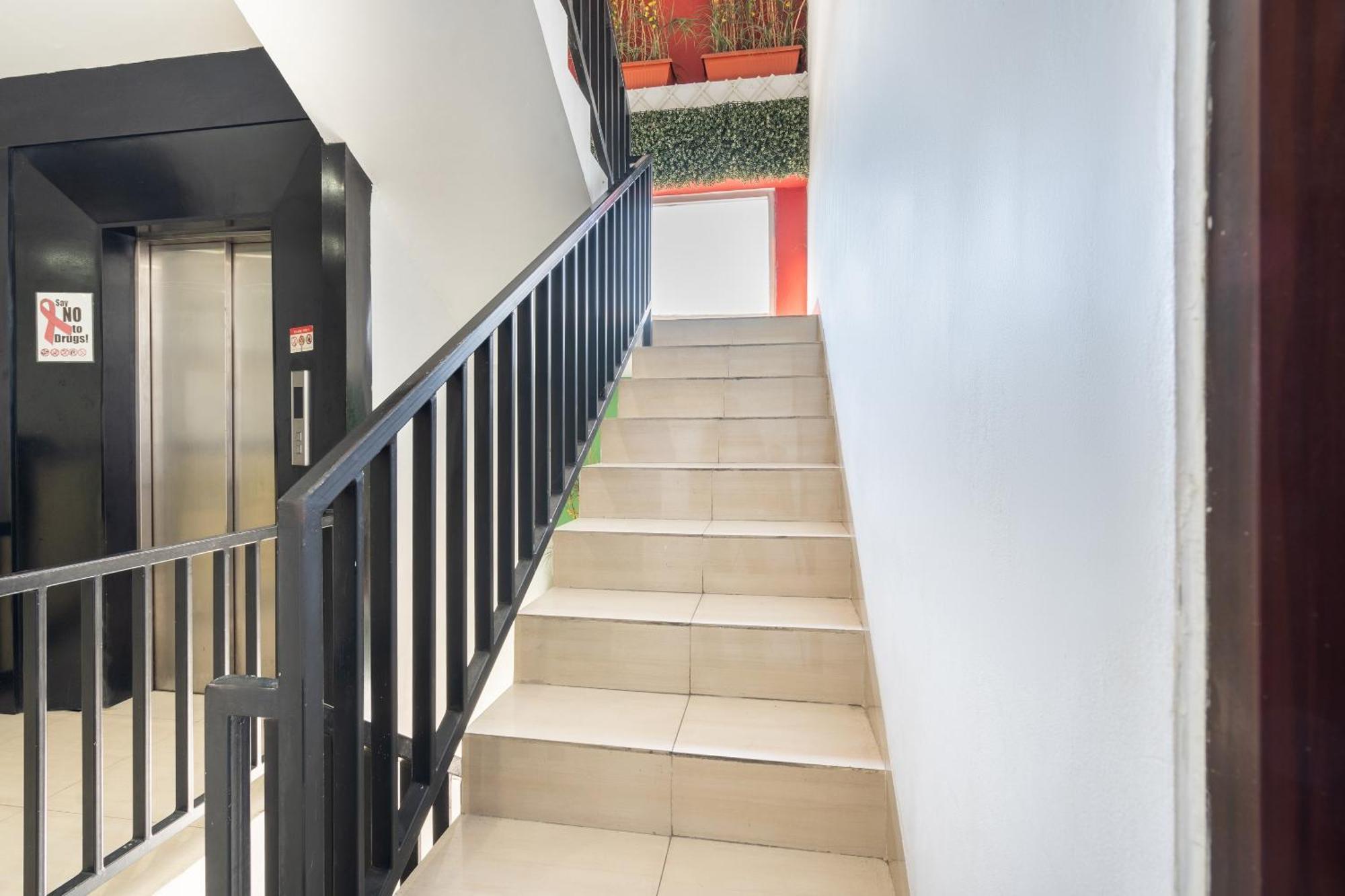 Hotel Super Oyo Flagship 91863 Metro House Surabaja Zewnętrze zdjęcie